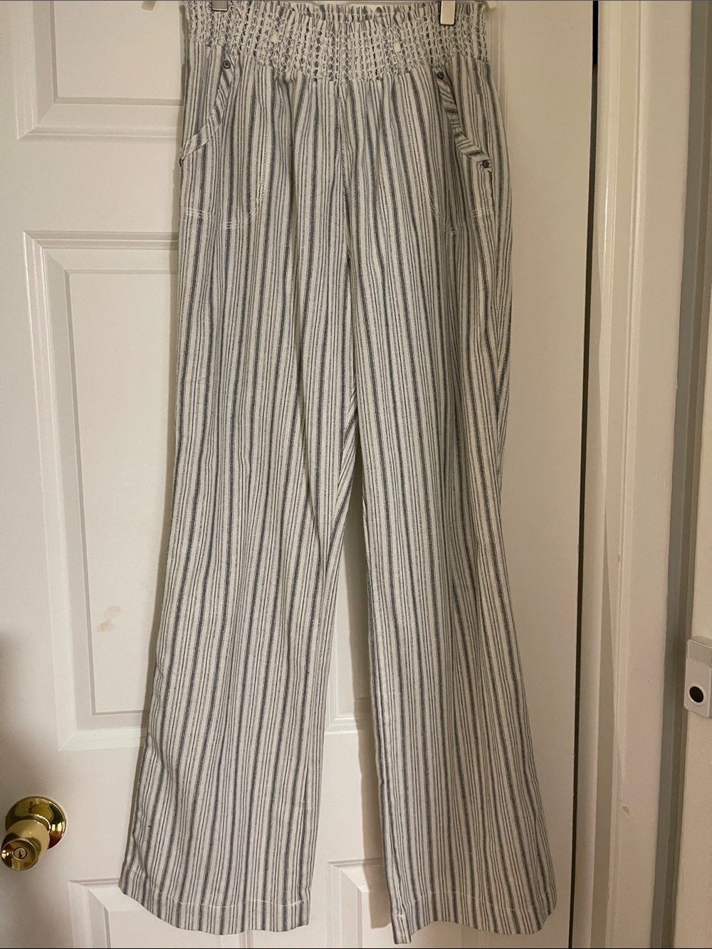 Ci Sono Women's Straight-Leg Striped Pants in White & Gray